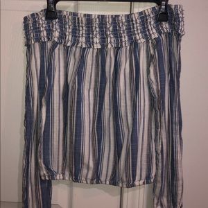 aeropostale off the shoulder blouse/never worn!!
